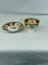 Royal Albert bone China Teacup & Saucer - Classic Floral Pattern