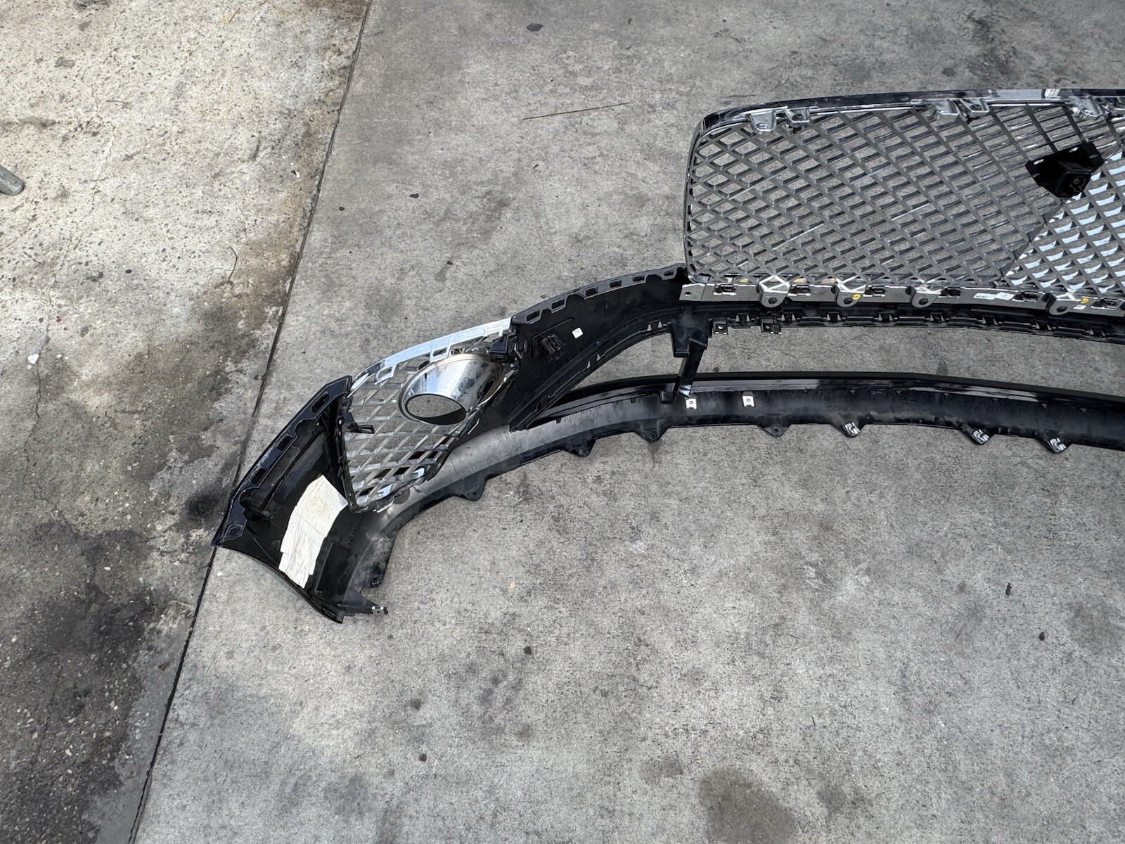 2020-2022 BENTLEY CONTINENTAL GT FRONT BUMPER W/GRILLE W/CAMERA OEM (NO SHIPPING