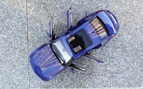 1/18 Cadillac 2021 CT5 Sedan Alloy Model (Blue) - Picture 8 of 13