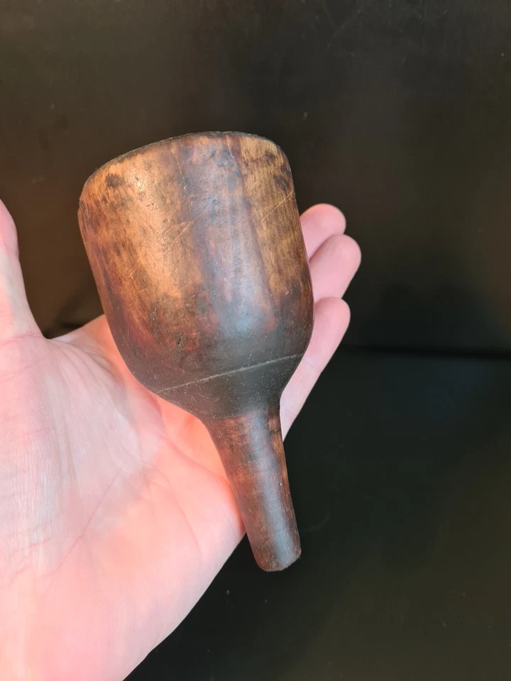 Ancien entonnoir en bois d'érable du début du 18ème siècle - Photo 2/4