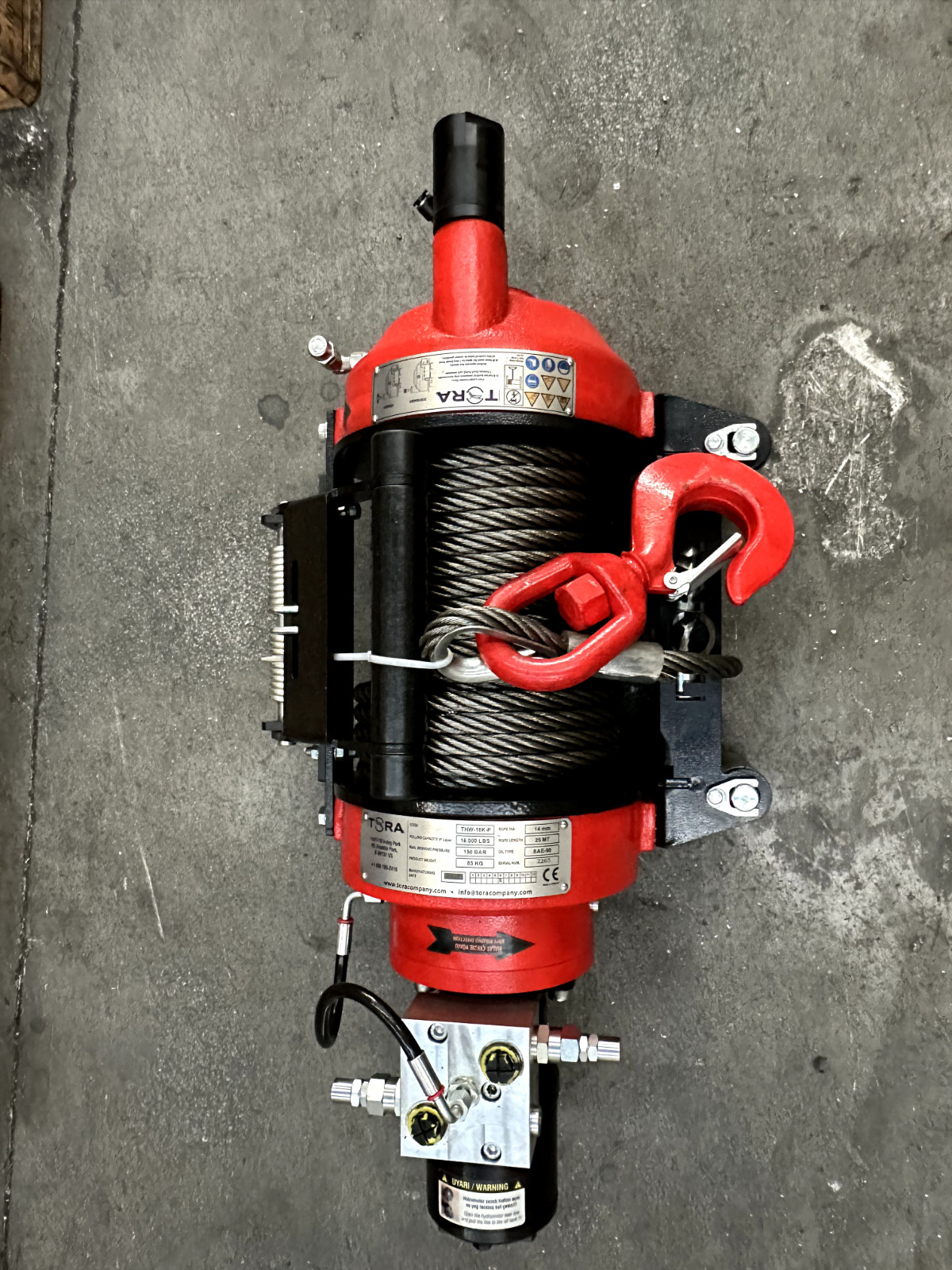 18.000 LBS Hydraulic Winch Including 82 ft Steel Cable  and Hook