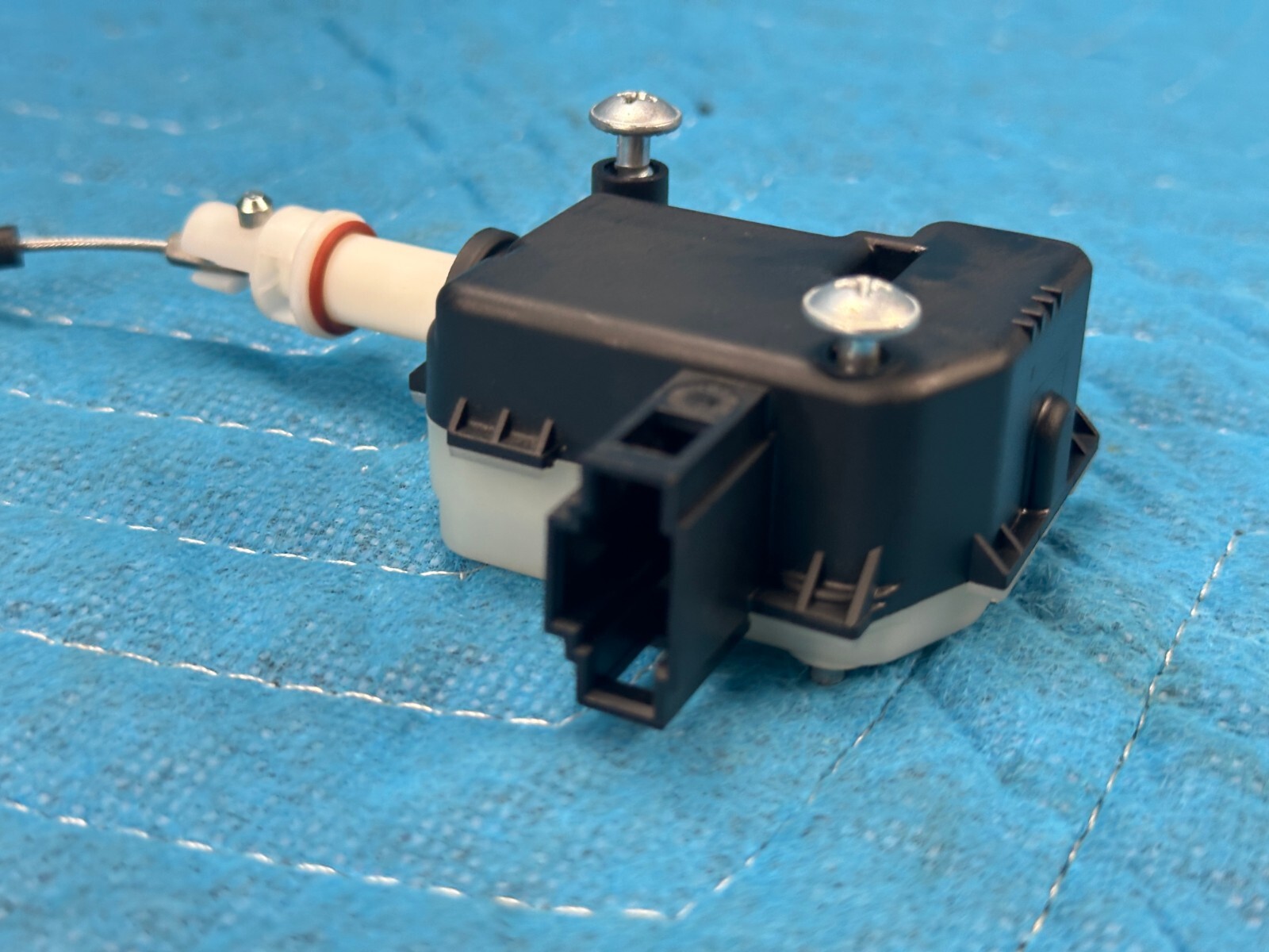 Bentley Cont Flying Spur Fuel Filler Door Lock Actuator w/Cable 29k 2006-2012 OE