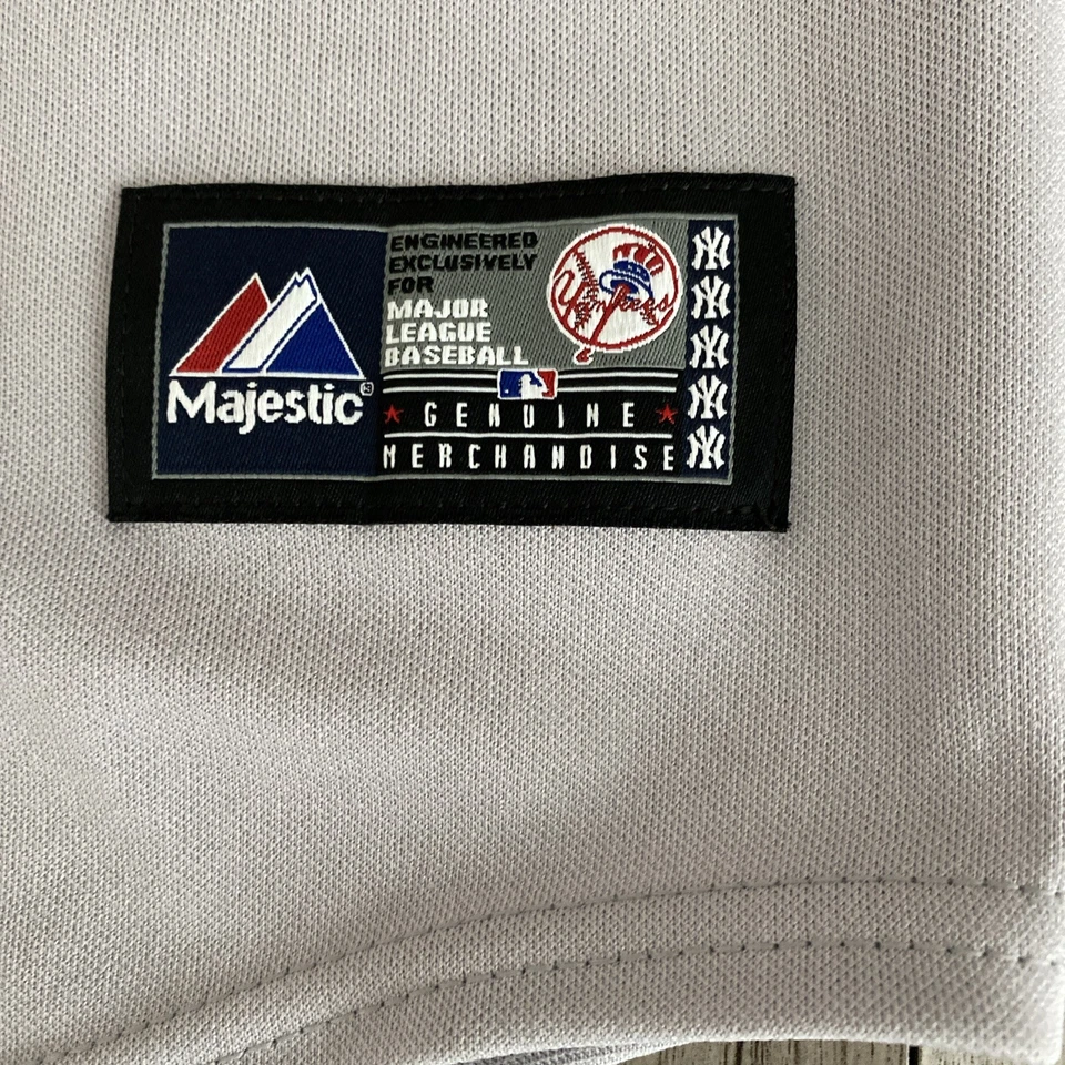 Camiseta Derek Jeter Majestic New York Yankees camuflagem digital juvenil grande feita nos EUA - Imagem 2 de 4