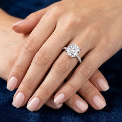 Exklusiver 6,75 kt 18 kt Weißgold Cushion Lab Grown Diamant Ring CVD E-F...