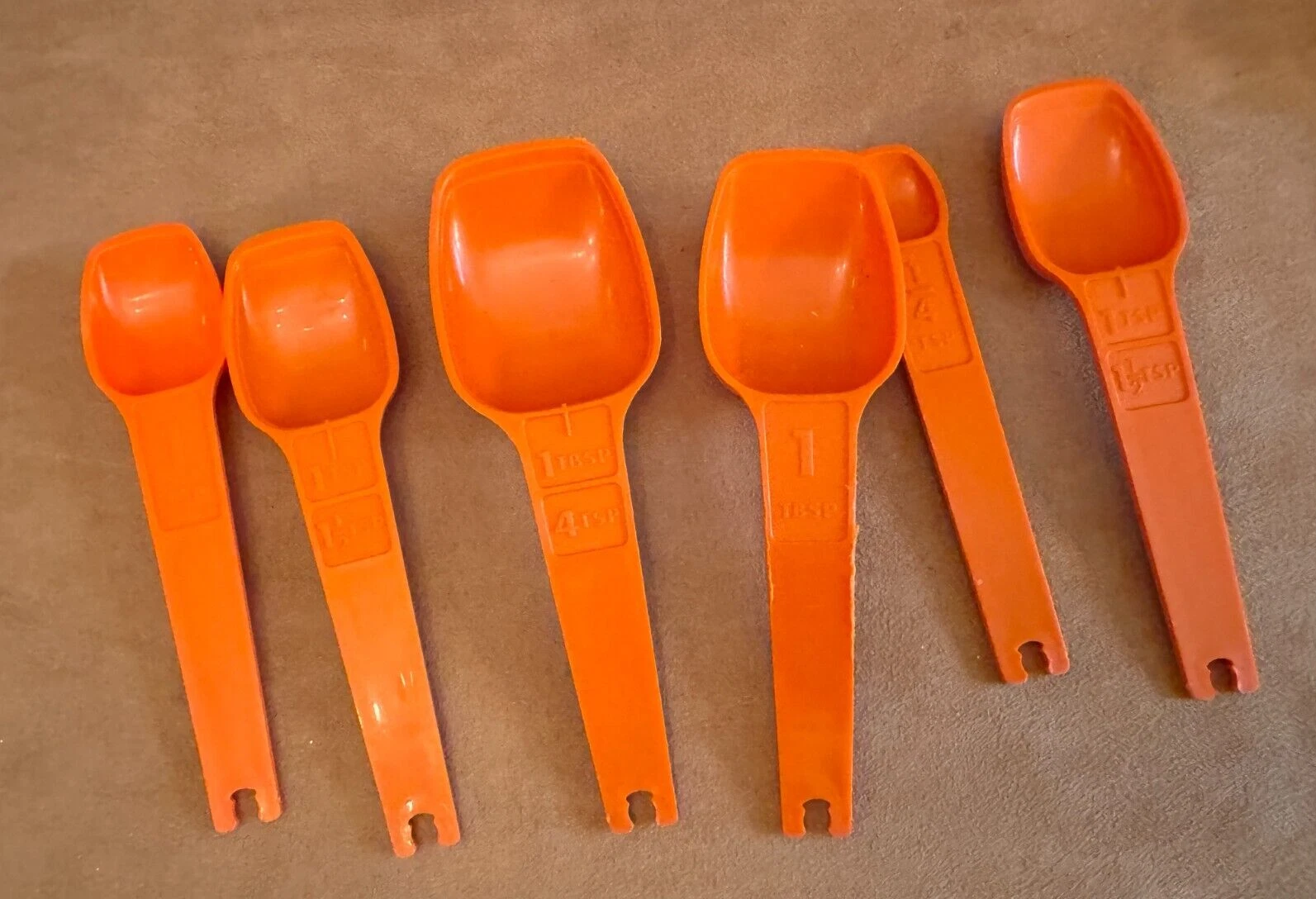 Vintage Tupperware Orange 6 Measuring spoon scoop Set lot