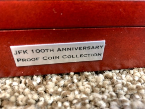 32 MONETE PROOF Pres. John Kennedy JFK COLLEZIONE 100° ANNIVERSARIO con scatola da esposizione - Foto 19 di 19