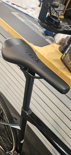 2023 BMC Roadmachine FIVE 105 Di2 Carbon Road Bike 61cm $4500 - Picture 5 of 14