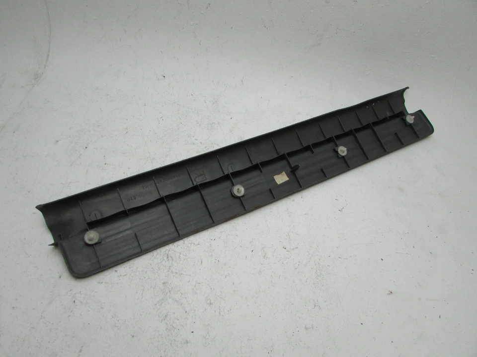 Напольная накладка на порог RODEO 1998 2002 со стороны пассажира отделка от оригинального производителя - Изображение 4 из 4