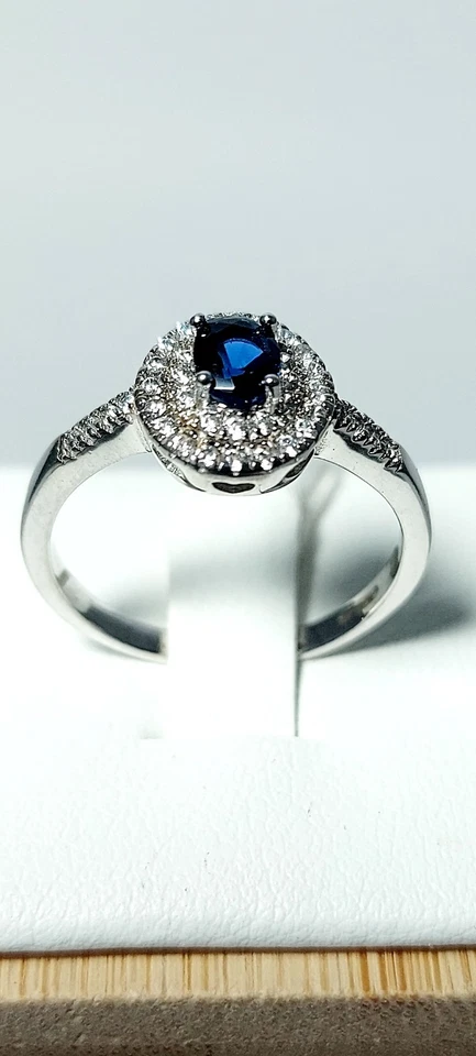 Anello argento 925 donna elegante rodiato zircone blu zaffiro pavé laterale - Immagine 2 di 4