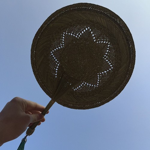Ventilador hecho a mano, ventilador de hierba, ventilador de manivela, fresco en verano, pajita de raíz de cresta - Imagen 6 de 15