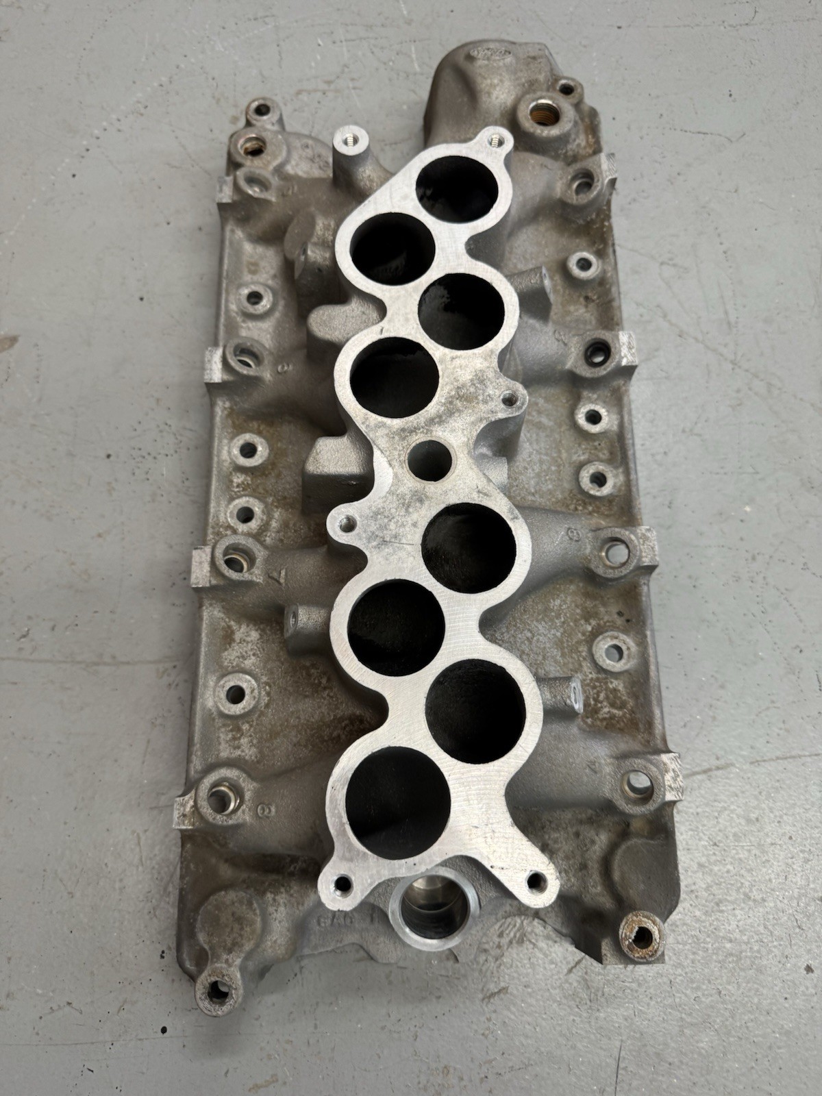 Ford GT40 1996 LOWER Intake manifold