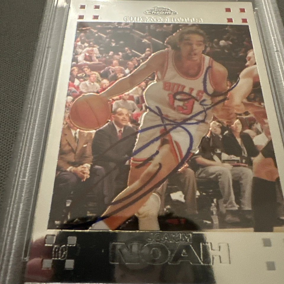 Tarjeta de novato firmada por Joakim Noah 2007-08 Topps cromada - Joakim Noah #146 (RC) Foto 3 de 4