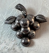 Vintage GUADMEX AIM 925 Sterling Silver large bunch of wine Grapes Brooch Pin