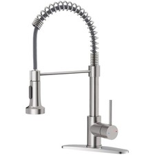 Classic Single-Handle Kitchen Faucet with Pull Out Sprayer
