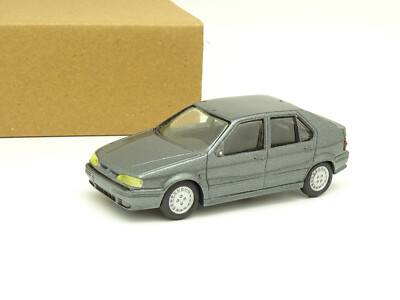 Renault 19 Berline Grise – Solido 1/43 – En Boîte – Occasion