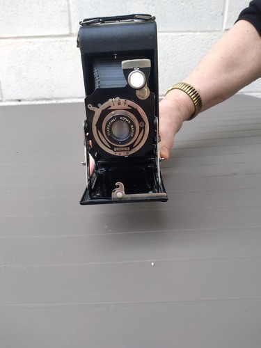 APPAREIL PHOTO ANCIEN  KODAK SIX- 20 BROWNIE modèle C
