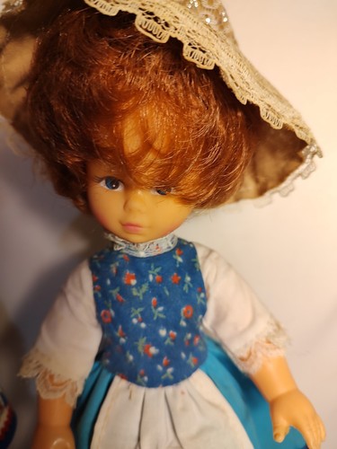 Vtg Dolls of the World unbranded - one 10" one 11" - Picture 4 of 4