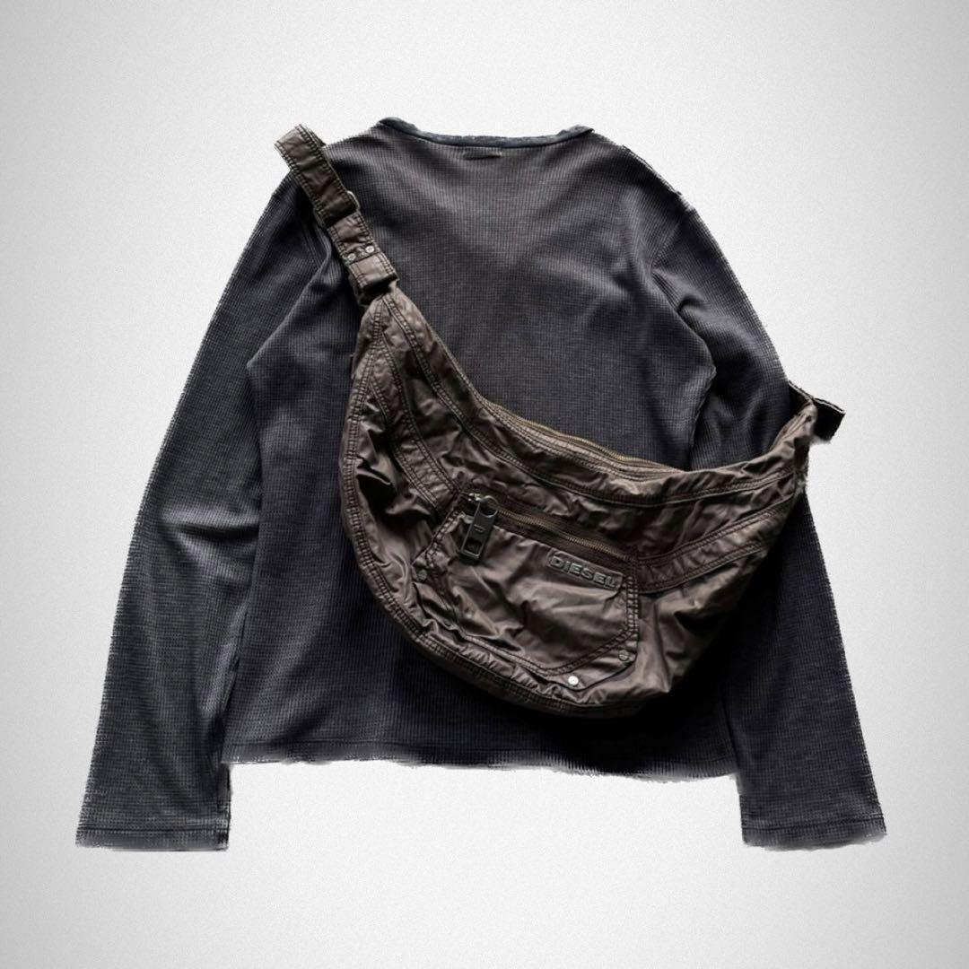 Diesel Archive Shoulder Bag Y2K Crescent Moon 12 Compact Versatile Stylish Men's Diesel Archive Shoulder Bag Y2K Crescent Moon 12 Compact Versatile Stylish Men's
