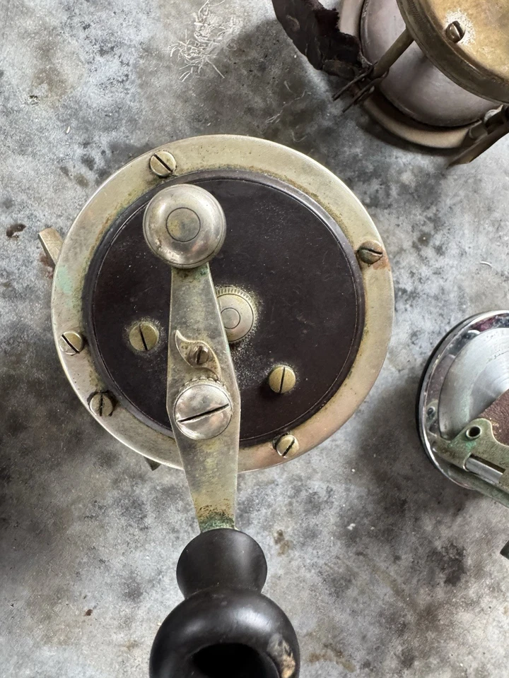 Três molinetes de pesca para arrastar o polegar - Imagem 4 de 4