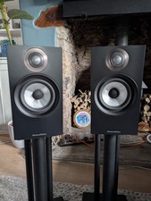 Bowers And Wilkins 607 Bookshelf Speakers excellent condition