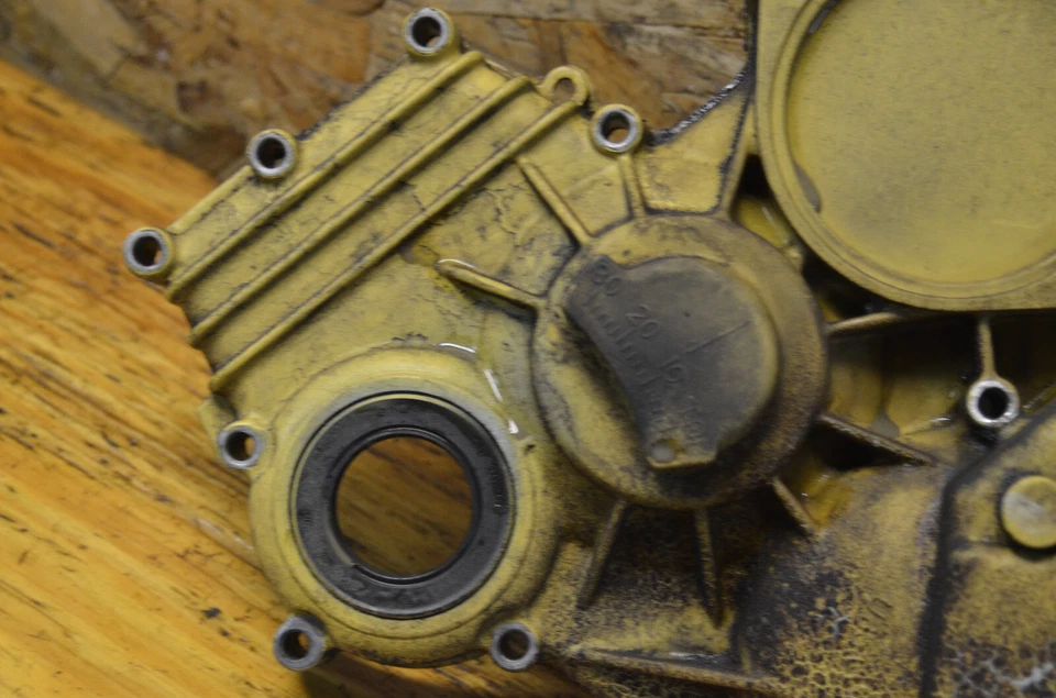 Крышка переднего привода ГРМ двигателя Ferris IS 5100Z Cat 1,5 л дизель - Изображение 2 из 4