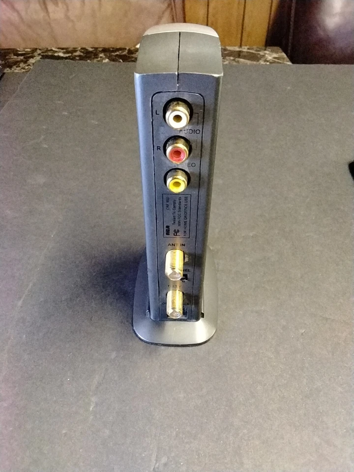 RCA. # CRF900 Auto Switching RF Modulator With Audio & Video. No Power Cord - Image 2 of 2
