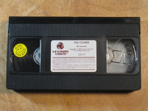 THE COURIER GABRIEL BYRNE IAN BANNEN MUSIC BY U2 VHS 1ST EDITION 1989 VESTRON - Picture 6 of 8