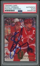 Steve Yzerman Signed 1994-95 Flair Card #55 Detroit Red Wings PSA Slab #84505728