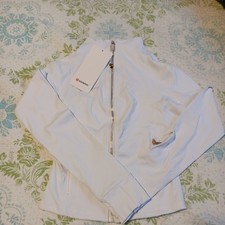 Lululemon Define Cropped Jacket NWT Size 4, Light Ivory/Gold Nulu