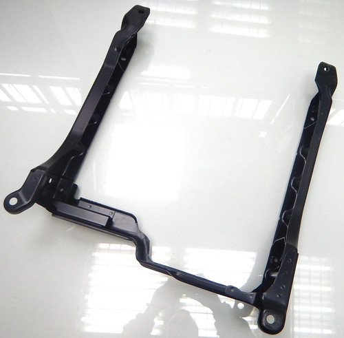 VW TOUAREG 7P / SITZKASTEN SITZKONSOLE / vorne links / 7P0881677A (CB249)