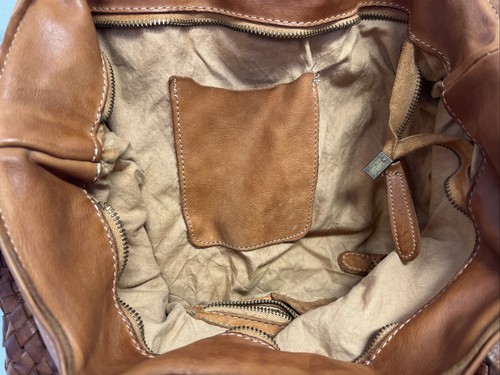 Borsa a tracolla in pelle Vera Pelle Made in Italy foderata in cammello - Foto 15 di 20