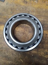 New SKF Double Row Spherical Roller Bearing 22218 