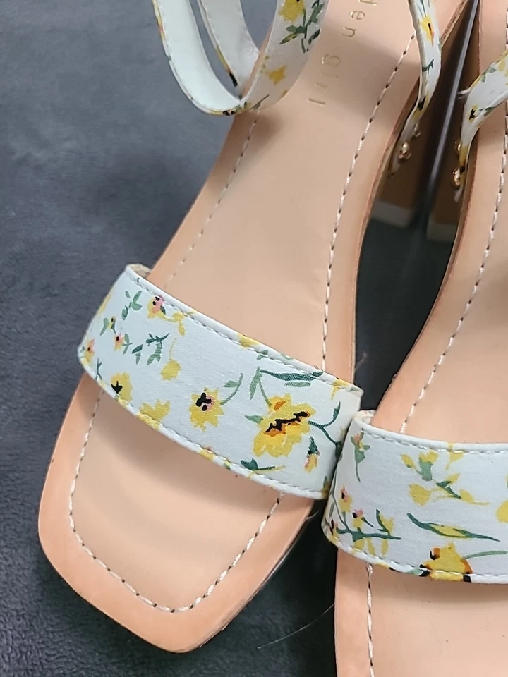 Sandalias de tacón alto Madden Girl talla 6 M con patrón de flores  Foto 4 de 4