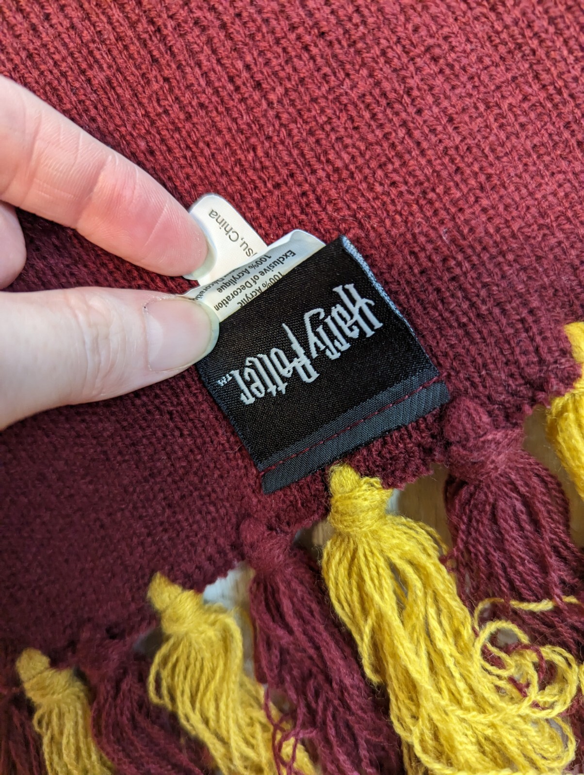 Harry Potter Hogwarts Stripes Knitted Gryffindor Scarf from Universal