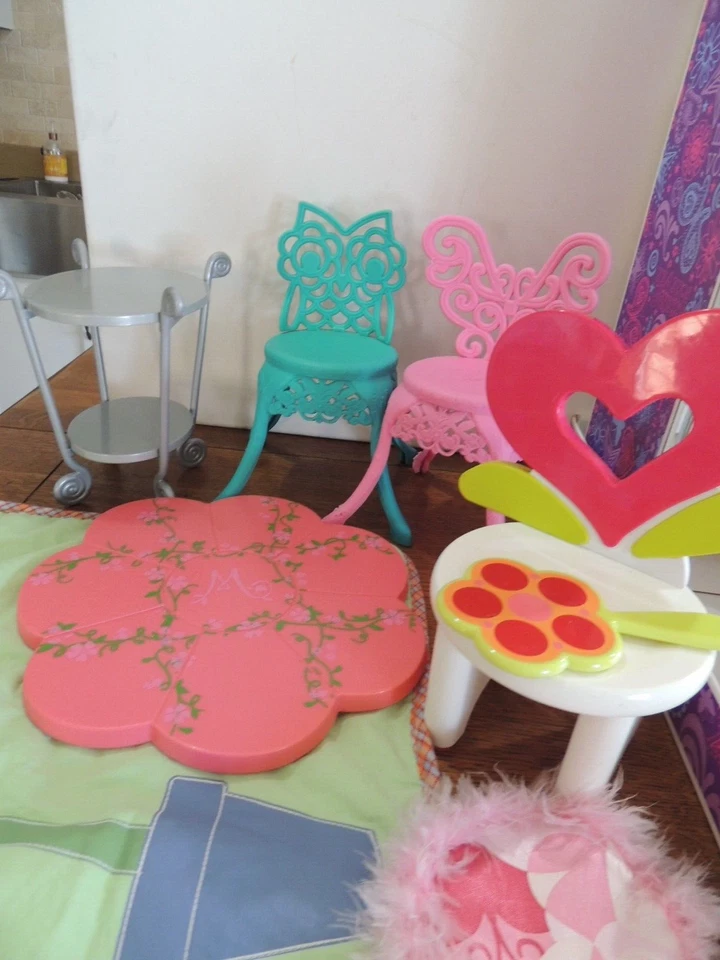 LARGE COLLECTION OFAMERICAN GIRL CLOTHES & ACCESSORIES - Image 3 of 4