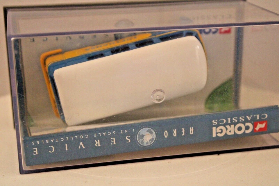 Corgi Classics 1:43s - #07001 VW Minibus "Lufthansa" Aero Service - Blue/Yellow - Image 4 of 4