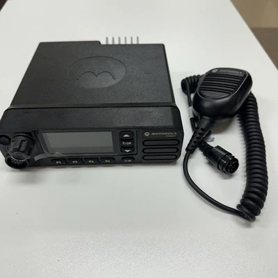 Motorola Mobilfunkgerät DM4601 mit Mikrofon digital radio - Bild 1 von 4