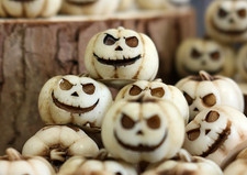 Dollhouse Pumpkins Spooky White 1/12 Scale