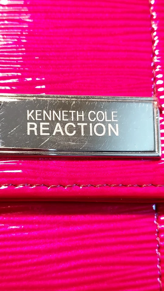 Cartera clutch Kenneth Cole Reaction roja usada Foto 3 de 4