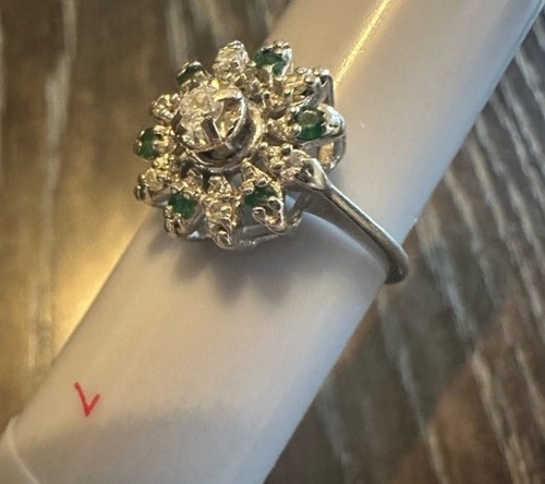 14k White Gold Emerald Diamond Cluster Ring Size 6.25 - Picture 2 of 6
