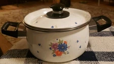 Vintage Tableworks Unlimited Enamel Flower Pattern 2 Qt Pot With Lid