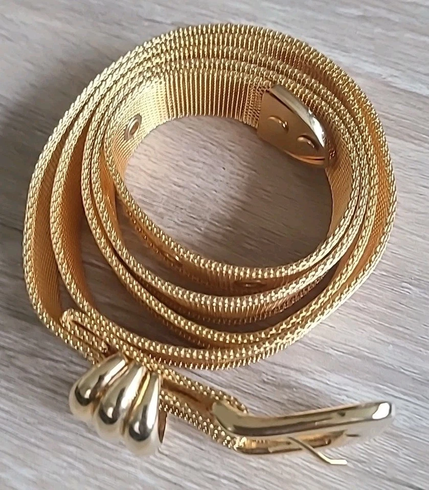 Cinturón de malla metálica dorada vintage*talla grande- XL (51 pulgadas de largo) 1,25 pulgadas de ancho usado en excelente estado Foto 4 de 4