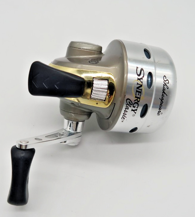 Shakespeare Synergy Classic 2-Ball Bearing Fishing Reel Floor Model