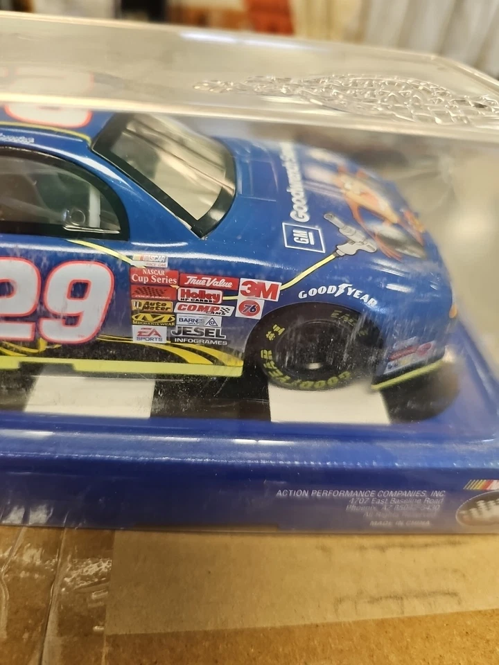 Kevin Harvick #29 GM Goodwrench Service Taz 1/24 Winners Circle 2002 Die cast Foto 2 de 4