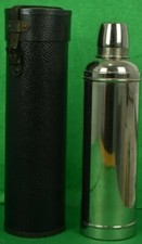 "Bouteille thermos argentée c1908 avec bouchon liège dans bidon cuir"