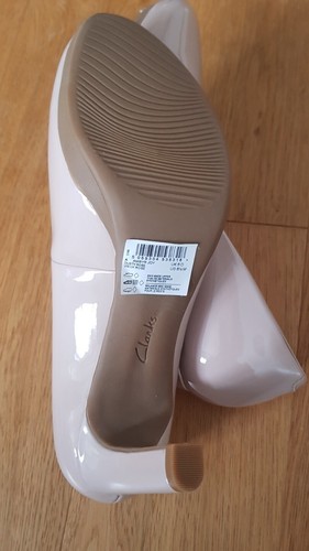 Clarks Collection Ambyr Joy Dusty Rose Nude Patent Tacchi. Taglia 6D. Nuovo con scatola! - Foto 6 di 8
