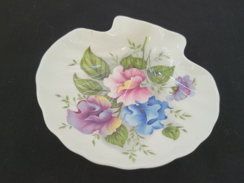 Vintage Royal Stafford Victoria's Secret Porcelain Clam Shell Trinket Dish Pink - Picture 3 of 10