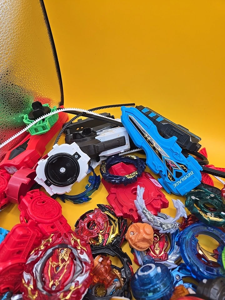 Gran Lote De Hasbro Tomy Beyblades Con Lanzadores Algunas X Ediciones 175 Piezas + Foto 2 de 4