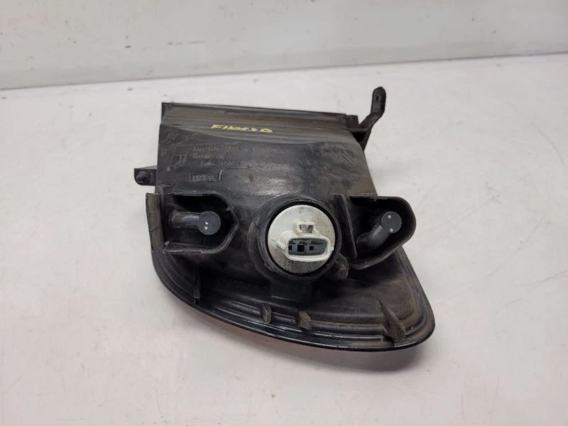 2001-03 Toyota Sienna Passageiro Direita Sinal de Virada - Montado no Para-lama - Imagem 3 de 4