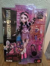 Mattel Monster High Draculaura Fashion Doll Articulated Removable Clothes Set